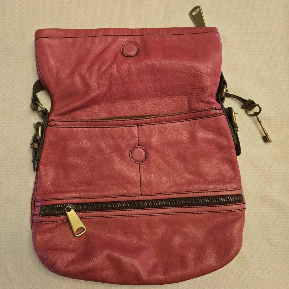 FOSSIL Pink Leather‎ EXPLORER Foldover Shoulder Bag Hobo Handbag Soft Cute EUC